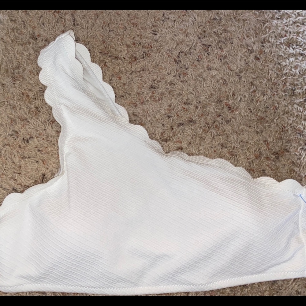 Jessica Simpson large White scalloped bikini